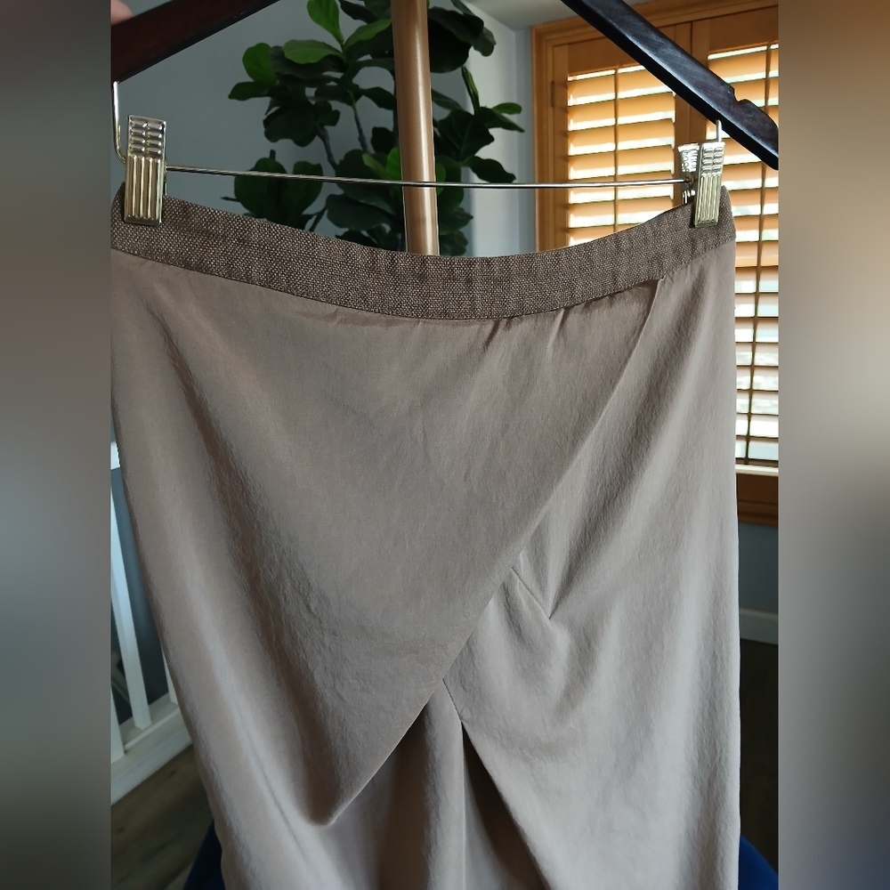 Brunello Cucinelli Layered Midi Silk Skirt in Beige. Size 6 - Picture 6 of 8